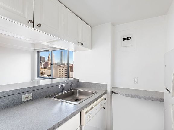 4th image of 175 W 12th St APT 17M