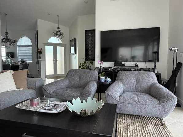 1101 Wilshire Circle E, Pembroke Pines, FL 33027
