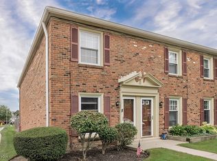 5840 Spotswood Dr, Lyndhurst, OH 44124