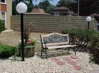 18340 Burnham Ave APT 8, Lansing, IL