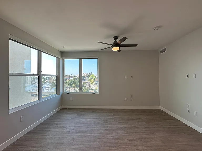 Evoc Hillcrest — Photo 29