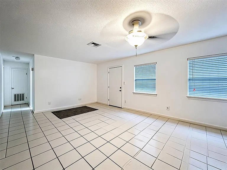272 Florida Pkwy — Photo 10
