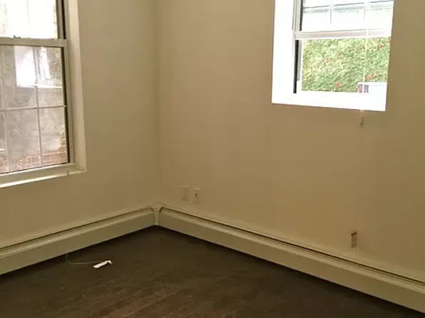 194 Howard Avenue image 11 of 20