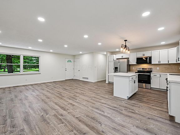 5th image of 12419 Roesta Ln NW