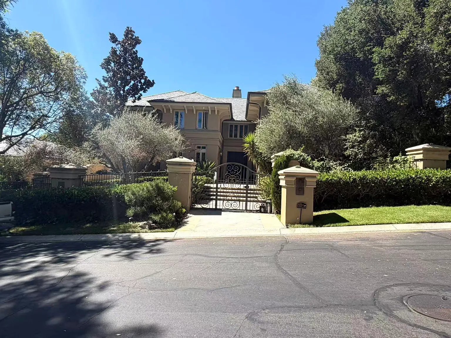 5 bed, 6.5 bath, 9630 sqft, $22,000 — Photo 2
