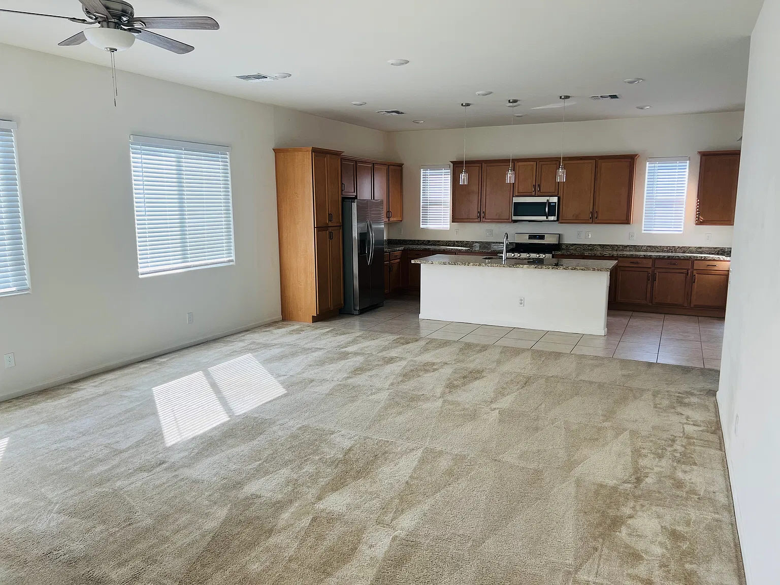 3 bed, 2.5 bath, 1986 sqft, $2,345 — Photo 4