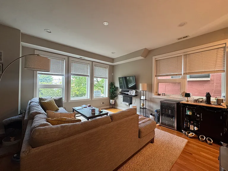2527 W Fullerton Ave #2 — Photo 3
