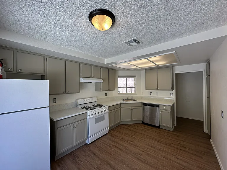 1219 E Avenue R7 — Photo 7