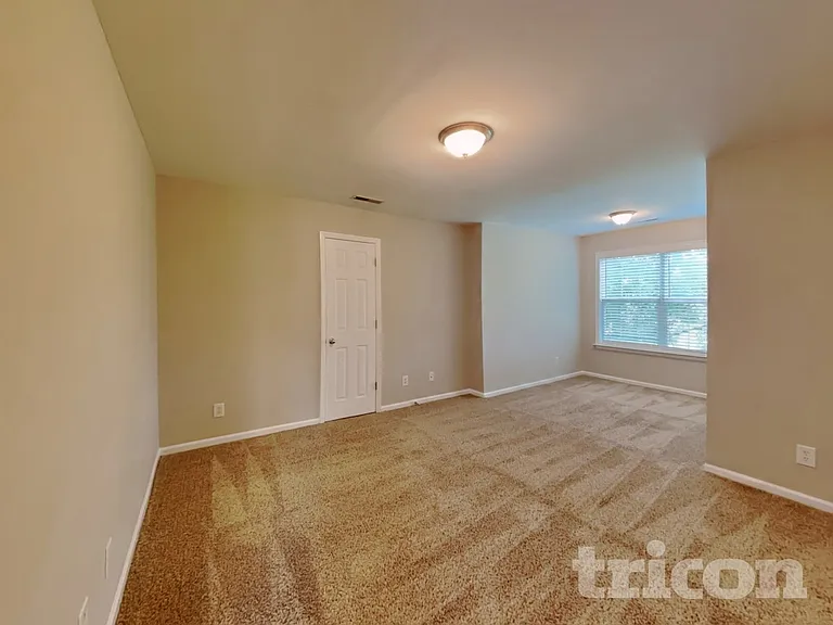 703 Maple Ct — Photo 10