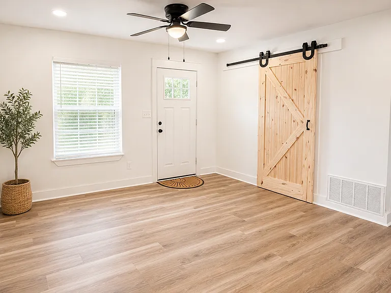 904 Colbert Ave — Photo 6