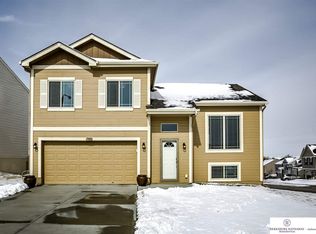 19452 Gail Ave, Omaha, NE 68135