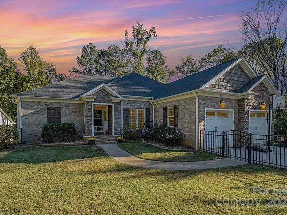 2nd image of 305 Hillcrest Dr