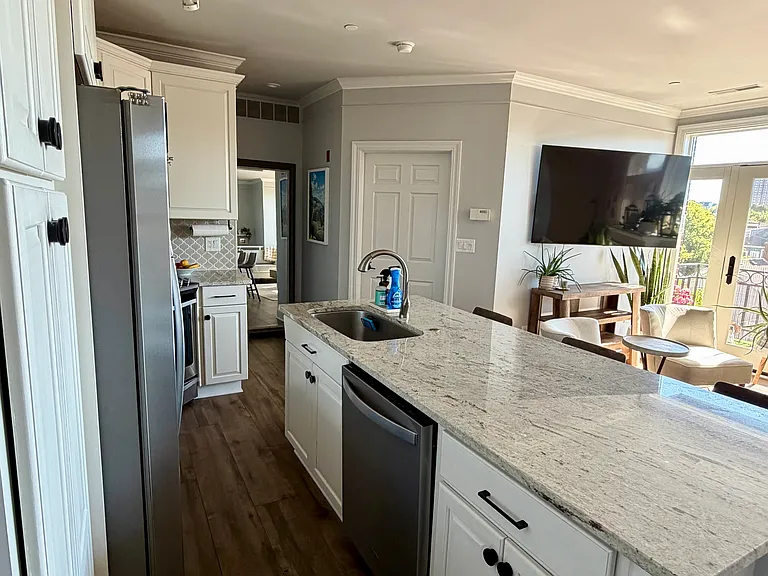 1515 N Van Buren St #403 — Photo 6