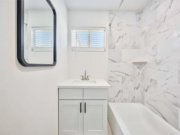 6811 Del Rio St #2 — Photo 15