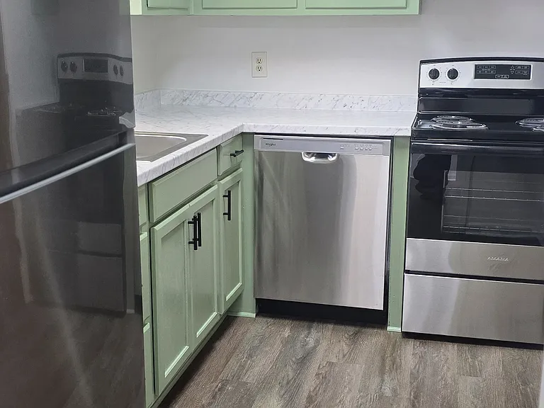 112 Meade St — Photo 16