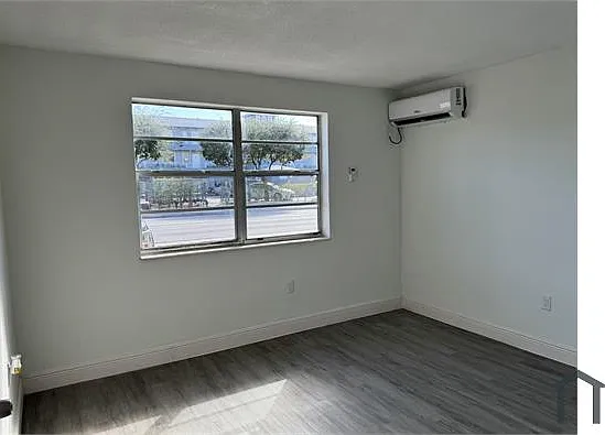 1825 SW 7th St #1 — Photo 2
