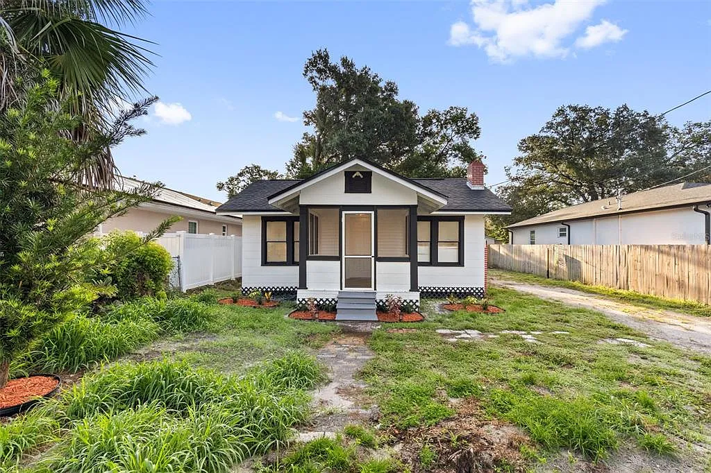 1 bed, 1.0 bath, 650 sqft, $1,299 — Photo 1