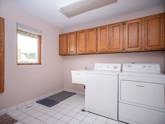 1st Floor Laundry / Mud Room