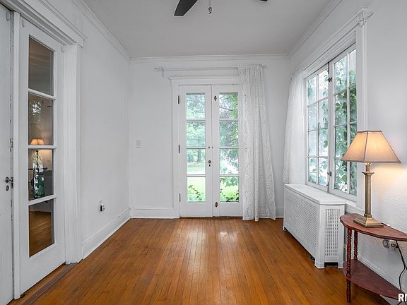4th image of 2604 Scott St
