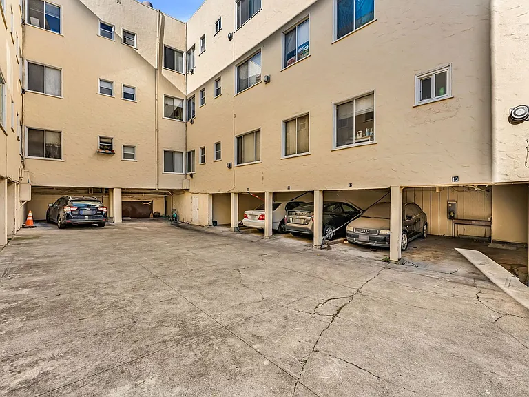 2091 California Street — Photo 28