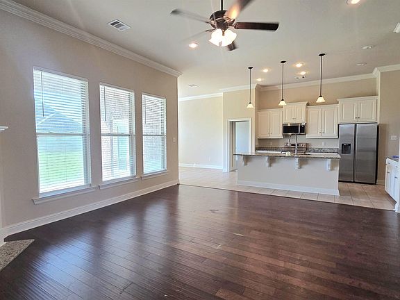 3rd image of 6397 Union Dr