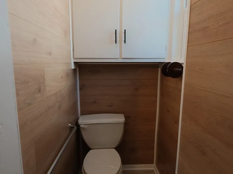 304 E Elm St — Photo 15