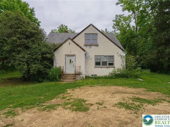 79 Mountain Lake Rd, Belvidere, NJ 07823