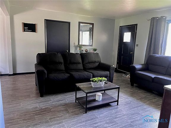 3rd image of 551 Crestwood Ave