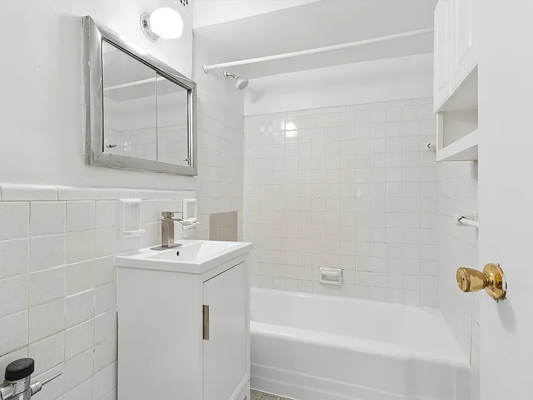 71-40 112th St #106 — Photo 8