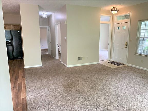 4th image of 72 Stone Ridge Blvd