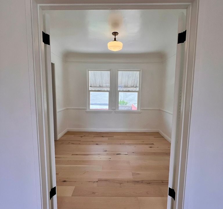 1st image of 215 N Kenmore Ave #3
