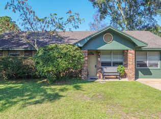 412 Holly Rd, Ocean Springs, MS 39564