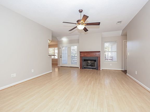 5th image of 1052 Blue Mountain Ln