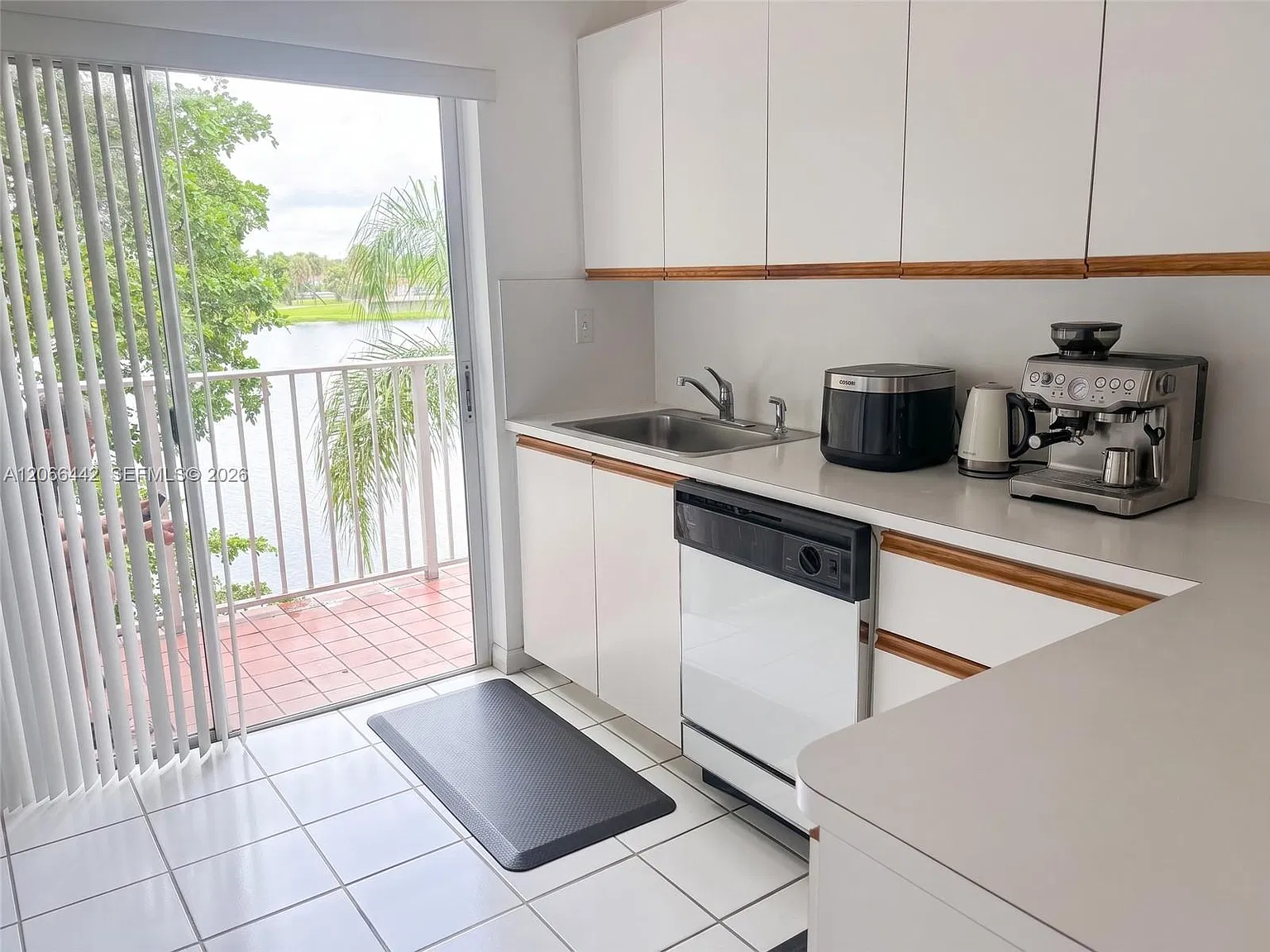 Lago Del Rey Condo — Photo 2