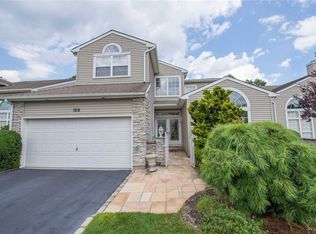 169 Windwatch Dr, Hauppauge, NY 11788