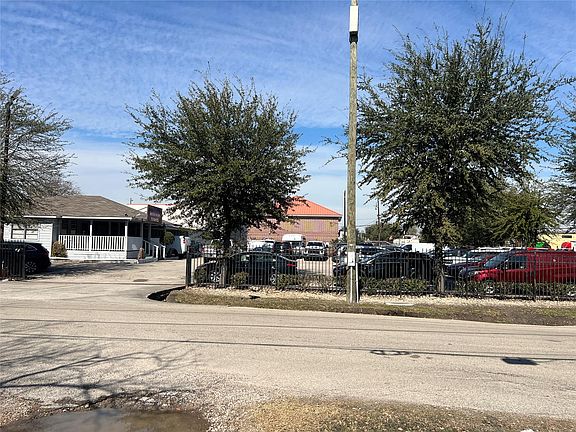 5th image of 3410 Dunvale Rd