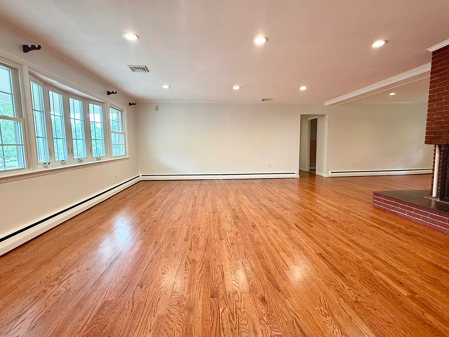 3 bed, 2023 sqft, $3,400 — Photo 4