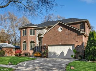 133 S Bobby Ln, Mount Prospect, IL 60056