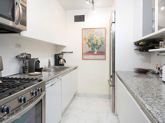 3rd image of 400 E 56th St APT 16S