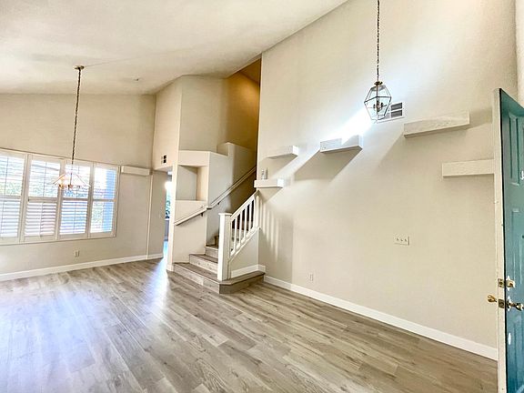 3rd image of 1895 Serpentine Dr