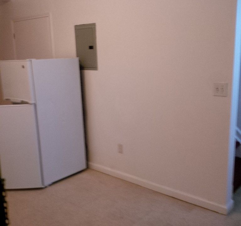 2nd image of 83 Vanderveer St #2