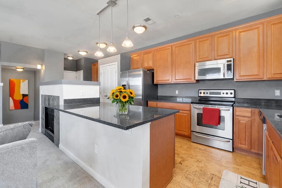 2 bed, 2.5 bath, 1146 sqft, $2,500 — Photo 2