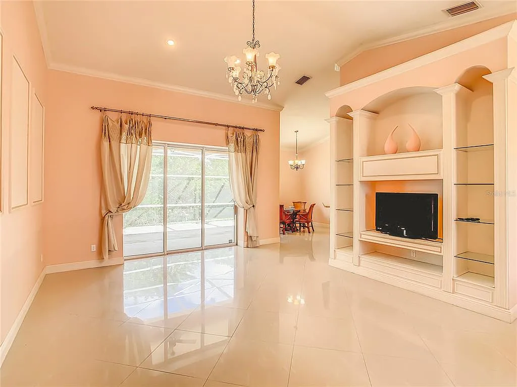 3 bed, 2.0 bath, 2000 sqft, $2,300 — Photo 4