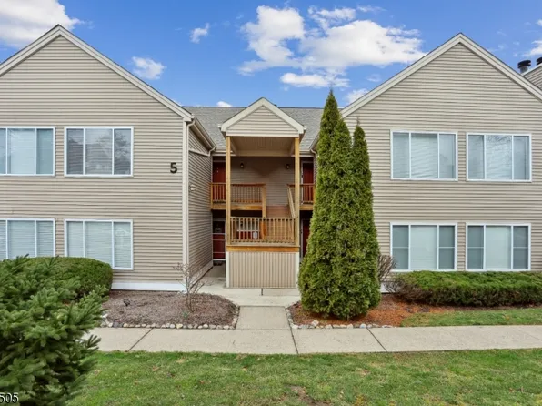 54 Falcon Ridge Way #4, Hamburg Boro, NJ 07419