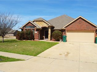 1311 Edinburgh Cir, Glenn Heights, TX 75154