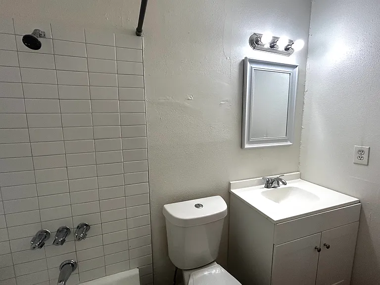 1011 W 23rd St #101 — Photo 19