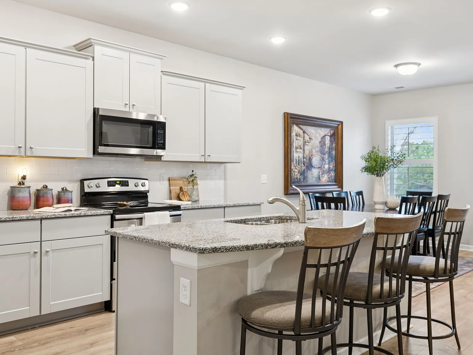 5 bed, 3.0 bath, 2766 sqft, $2,800 — Photo 3