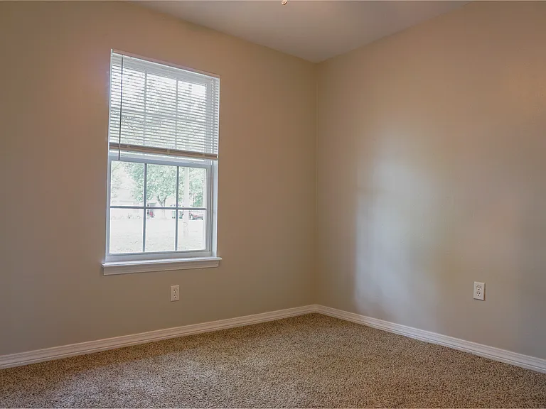 6115 Willow Ln N — Photo 22