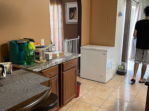 3rd image of 552 Maricopa Dr