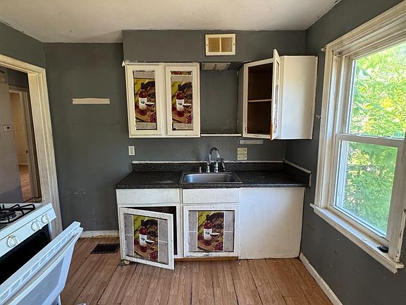 4th image of 6520 Betts Ave